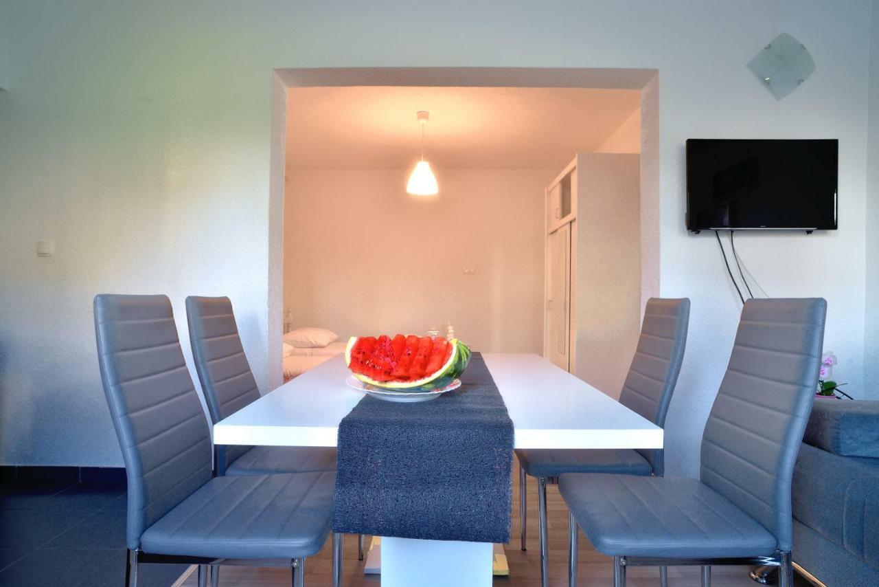 Red Rose Apartment Split Exterior photo