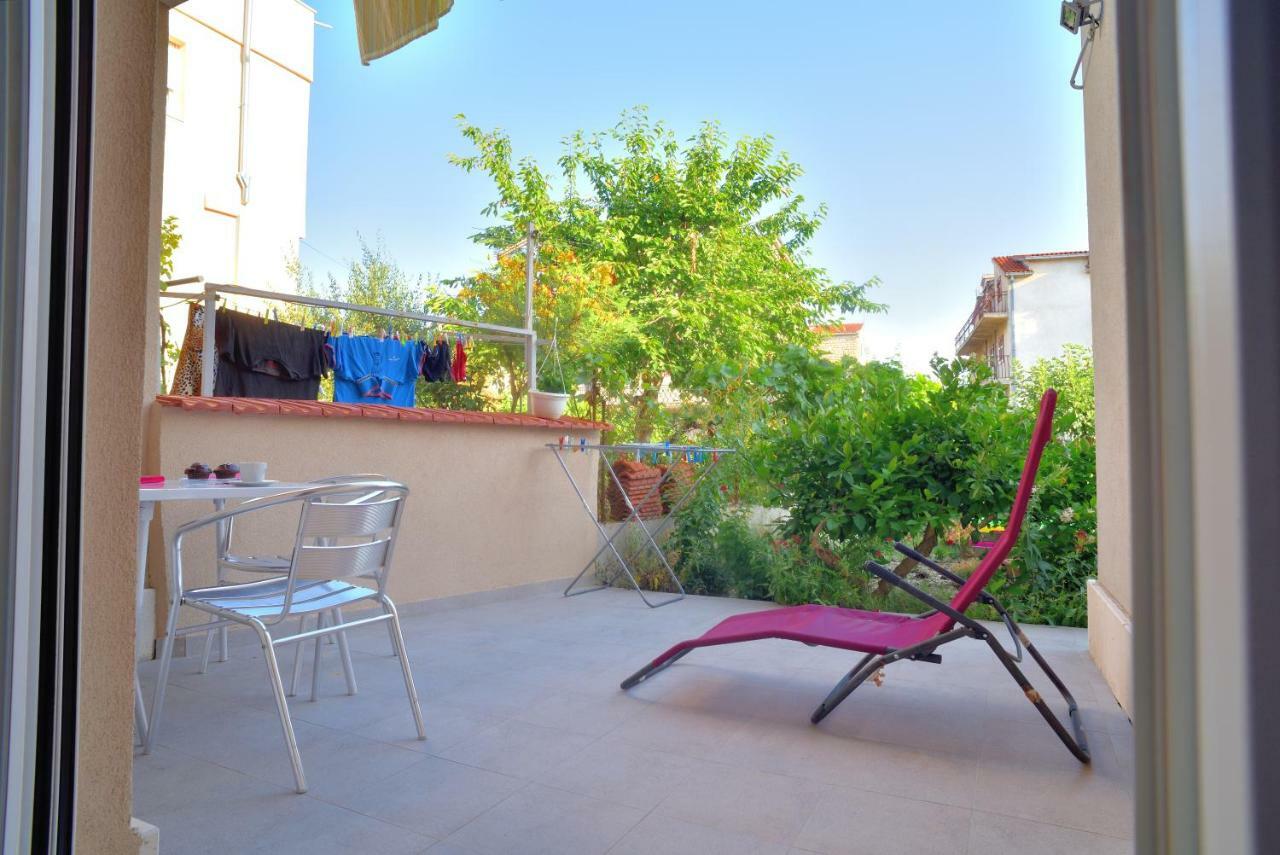 Red Rose Apartment Split Exterior photo