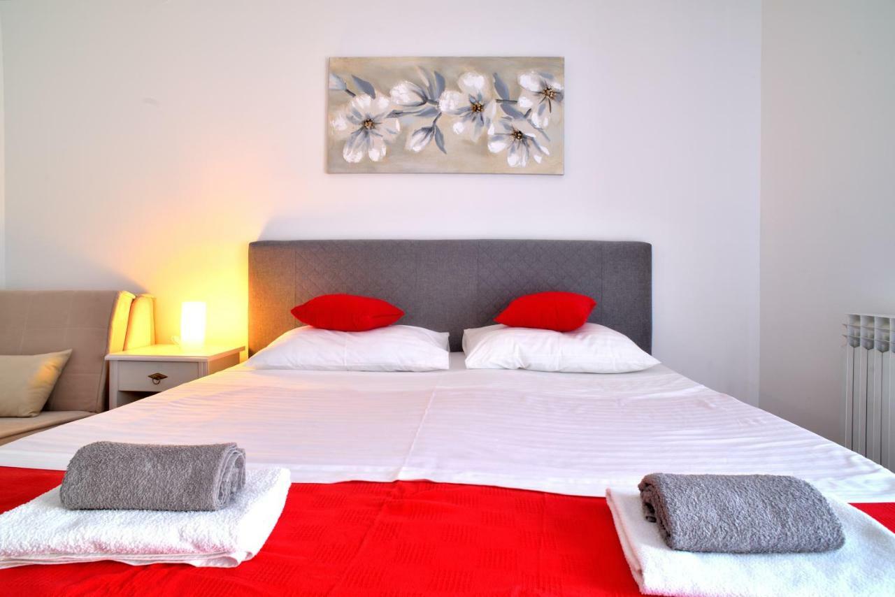 Red Rose Apartment Split Exterior photo